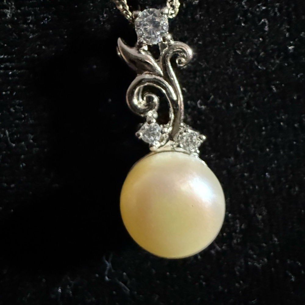 VINTAGE Sterling 925 Silver Single Freshwater Pearl and CZ Pendant Necklace - Picture 2 of 6